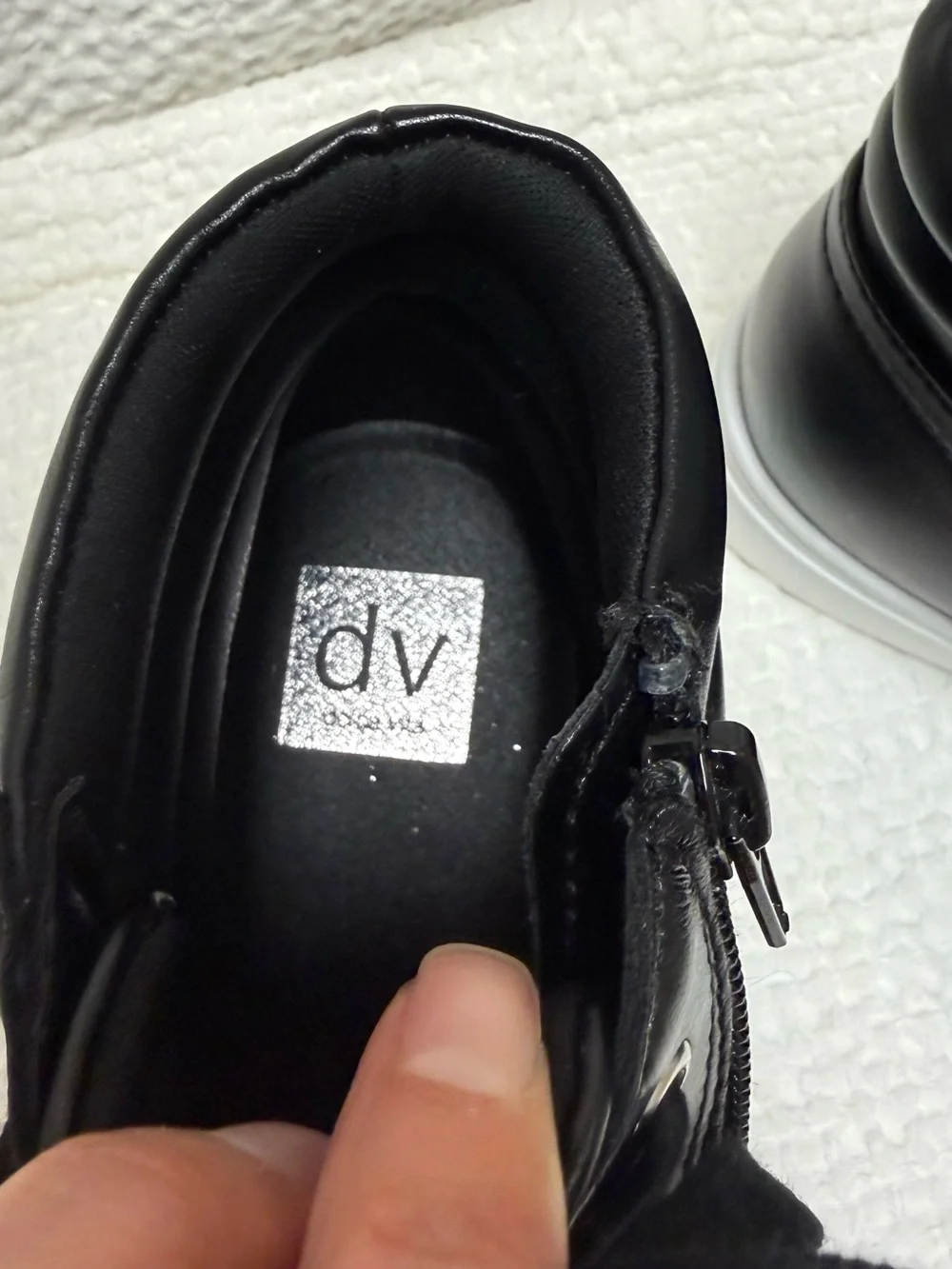 DV by Dolce Vita Black High-Top Sneakers | Side Zip | Size 9